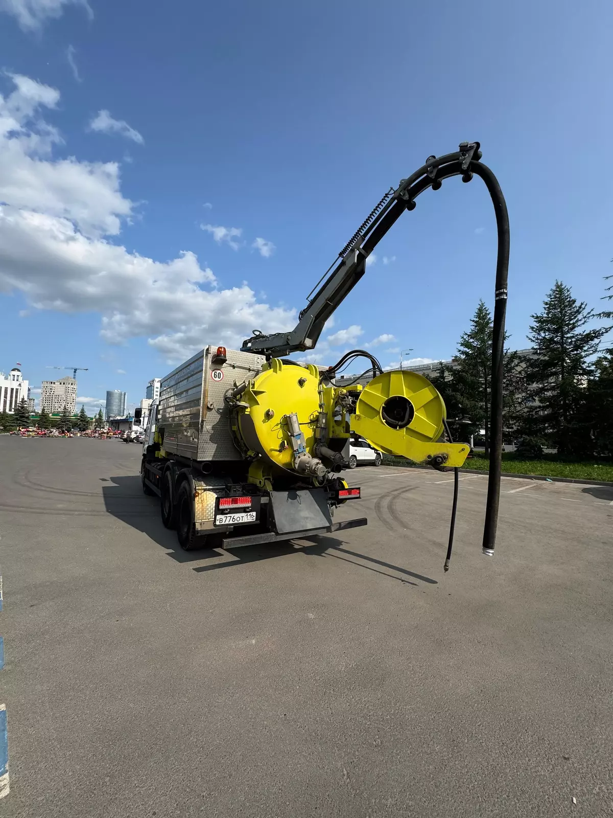 Комбинированная каналопромывочная машина для строительства и ремонта сетей