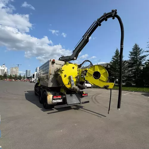 Комбинированная каналопромывочная машина для строительства и ремонта сетей