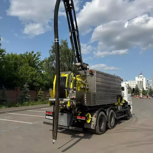 Комбинированная каналопромывочная машина для дорожной инфраструктуры